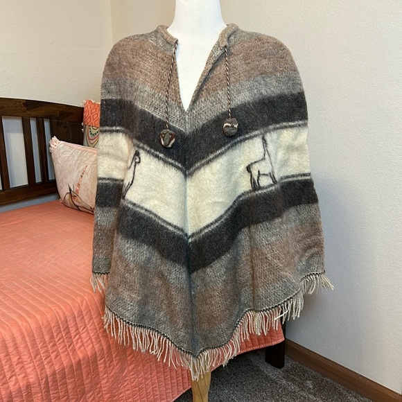 Vintage Quiaqueno Brown Tan Fringe Alpaca Llama Wool Poncho Pom Pom drawstring - Picture 15 of 15